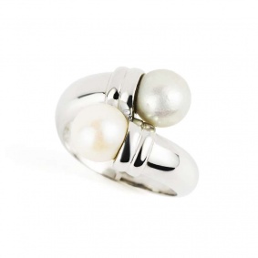 18k White Gold Crossover Pearl Ring 18k White Gold Crossover Pearl Ring